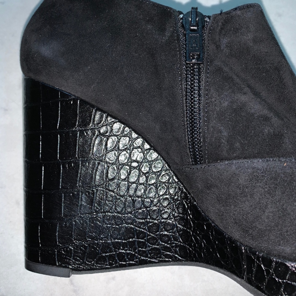 Robert Clergerie Black Suede Bootie Wedge Toon - Picture 6 of 11